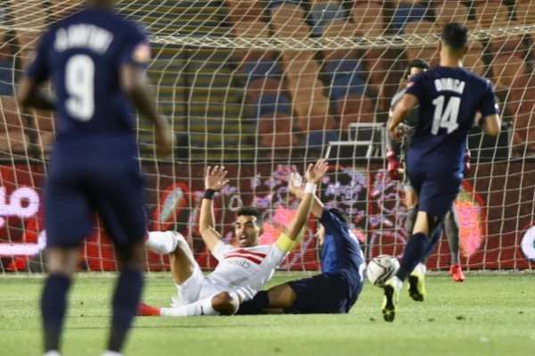 أوباما أمام بيراميدز