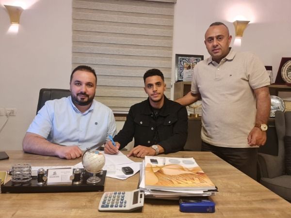محمود عويسات يوقع لهلال القدس