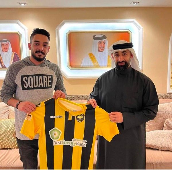 بعد توقيع العقود