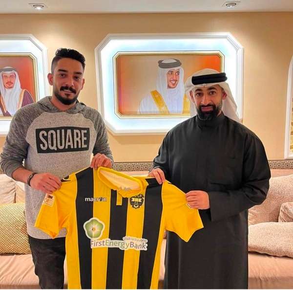 بعد توقيع العقود