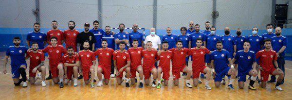 رئيس الاتحاد اللبناني مع منتخب الصالات