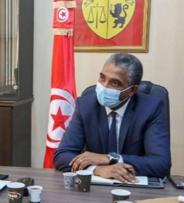 وزير الرياضة السابق كمال دقيش 