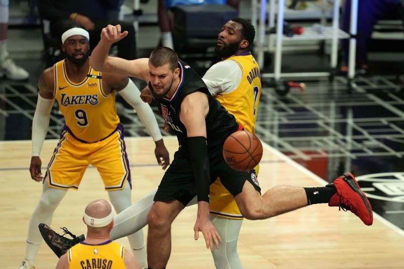 2021-05-07t045325z_1721745169_mt1usatoday16031104_rtrmadp_3_nba-los-angeles-lakers-at-los-angeles-clippers_reuters