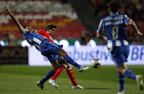 2011-04-032011-04-03t205932z_01_hgc06_rtridsp_3_soccer-portugal_reuters