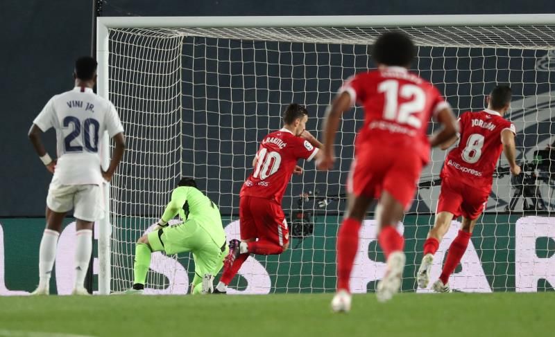 راكيتيتش يهز شباك الريال