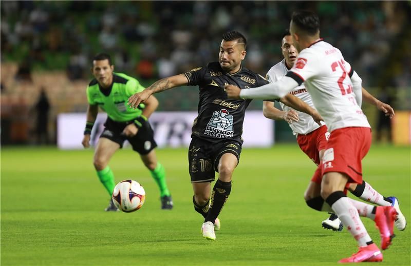 لقطة سابقة لإحدى مباريات تولوكا مع ليون