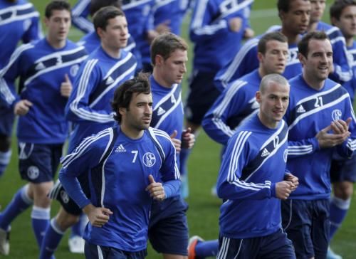 2011-02-142011-02-14t182216z_01_hjk17_rtridsp_3_soccer-champions_reuters
