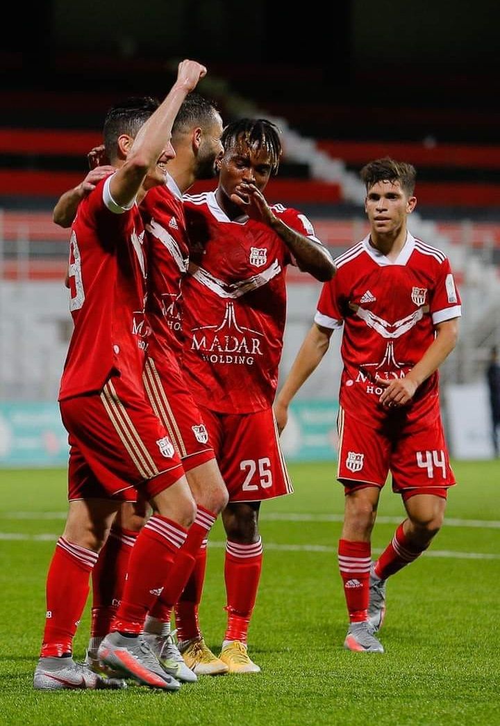 لاعبو بلوزداد 