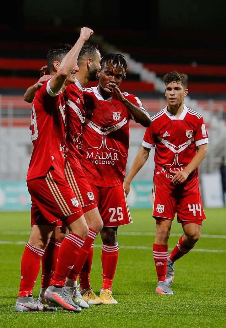 لاعبو بلوزداد 