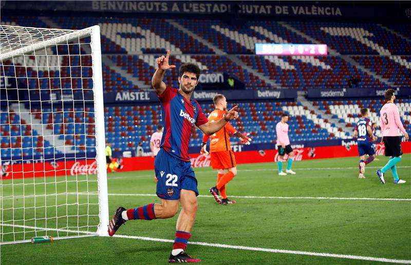 جانب من لقاء برشلونة و ليفانتي 