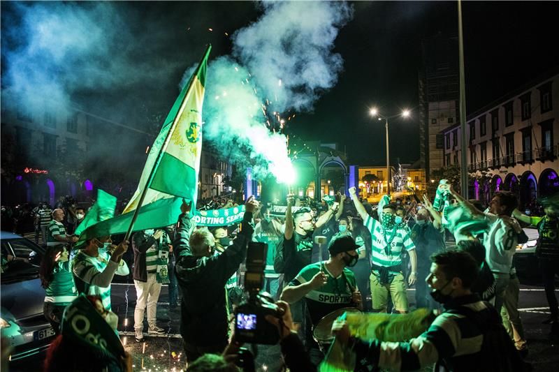  احتفالات مشجعي سبورتنج  