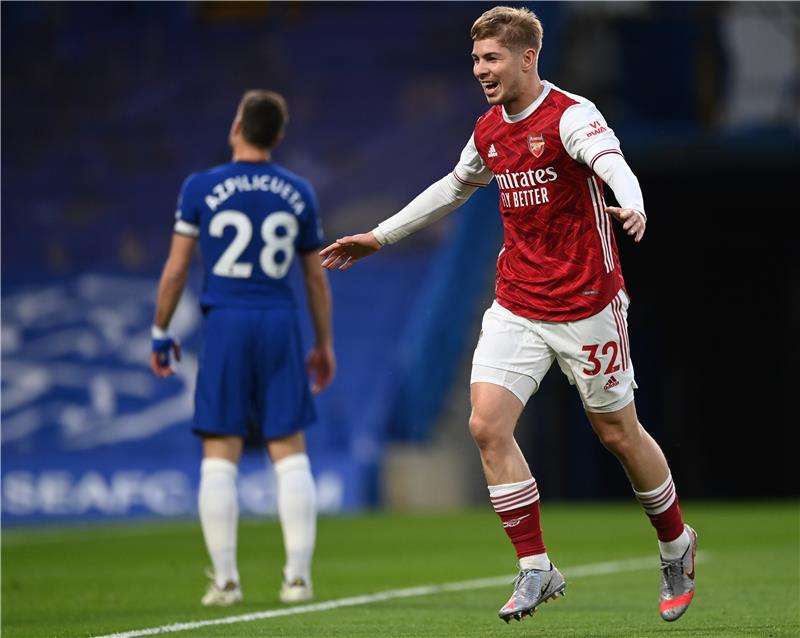 سميث رو يحتفل