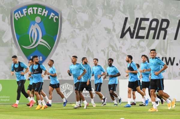 لاعبو الفتح أثناء التدريبات