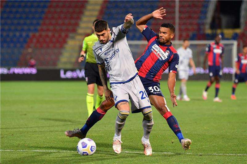 كروتوني وفيرونا