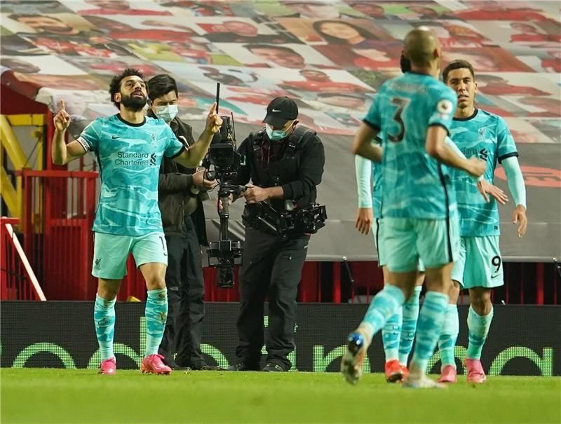 صلاح يحتفل بهدفه