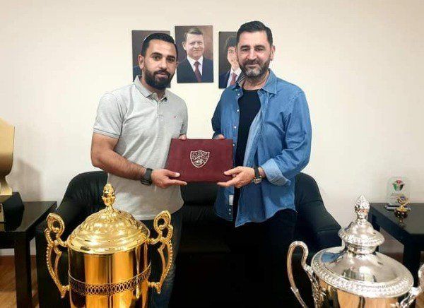 بعد توقيع العقد