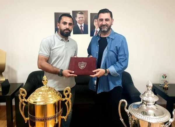 بعد توقيع العقد