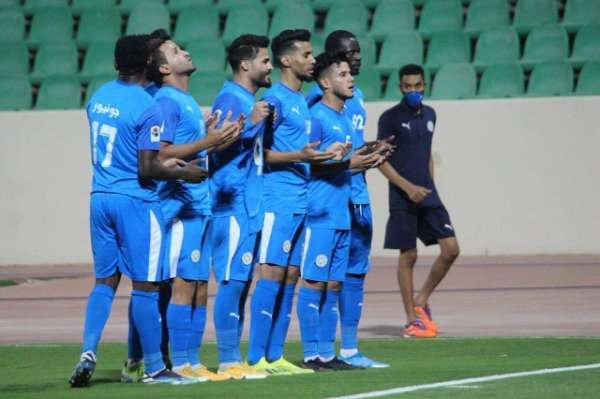 لاعبو الميناء