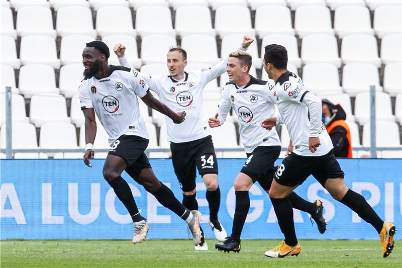 لاعبو سبيزيا 