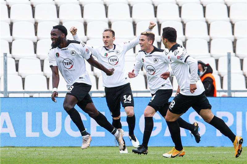 لاعبو سبيزيا 