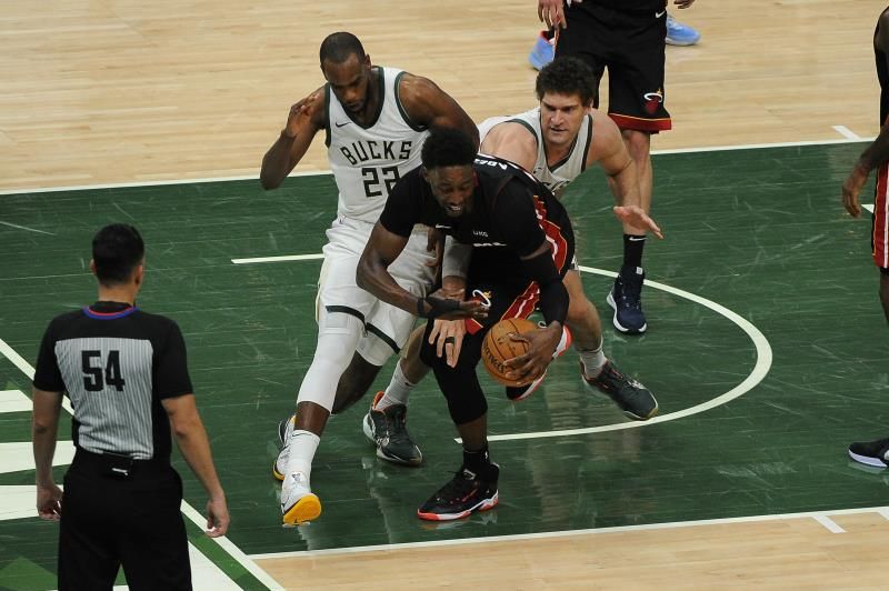 2021-05-16t014635z_1379675421_mt1usatoday16091647_rtrmadp_3_nba-miami-heat-at-milwaukee-bucks_reuters