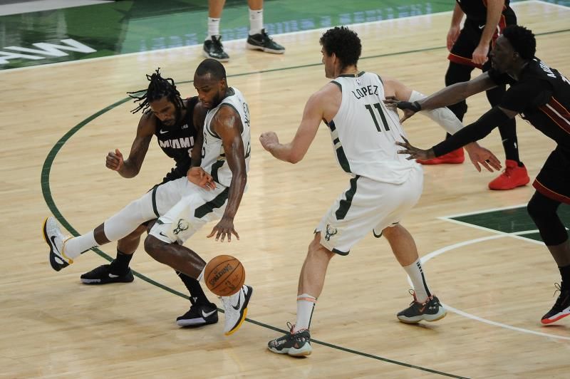 2021-05-16t012959z_1125517848_mt1usatoday16091577_rtrmadp_3_nba-miami-heat-at-milwaukee-bucks_reuters