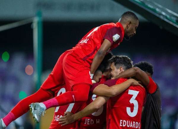 لاعبو شباب الأهلي