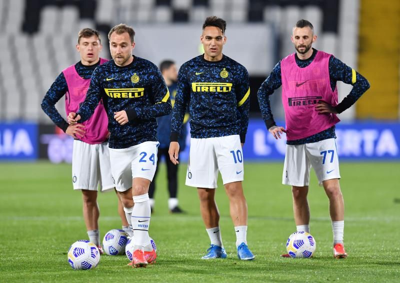 لاوتارو مع لاعبي إنتر