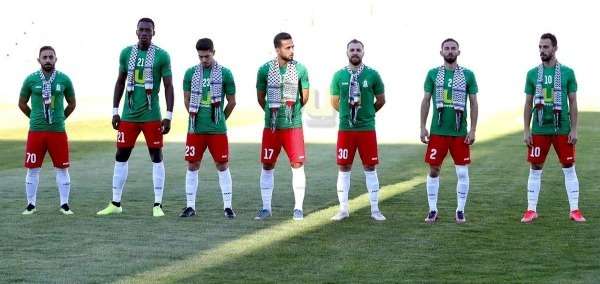 لاعبو فريق الوحدات