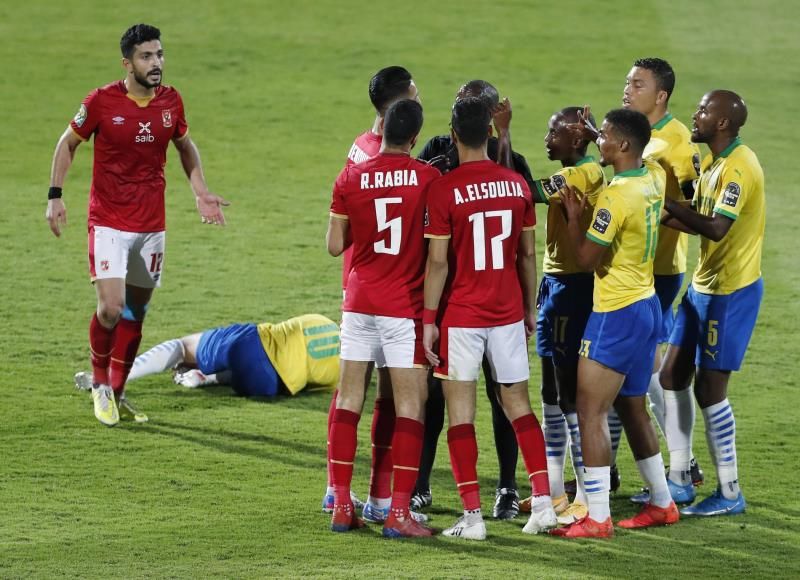 لاعبو الأهلي