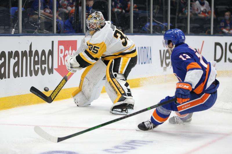 2021-05-22t223136z_2095382053_mt1usatoday16130915_rtrmadp_3_nhl-stanley-cup-playoffs-pittsburgh-penguins-at-new-york-islanders_reuters