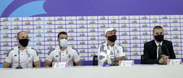 من المؤتمر الصحفي