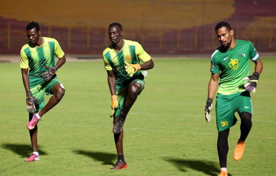 منجد النيل (على اليمين)