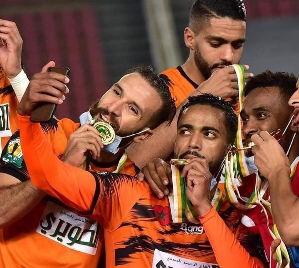 ياجور مع لاعبي بركان