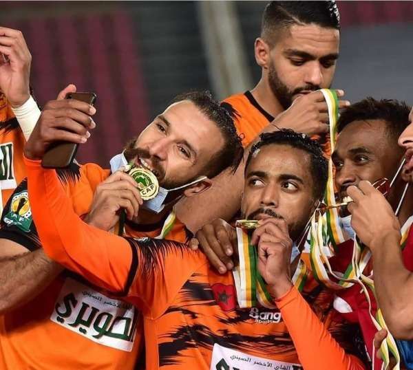 ياجور مع لاعبي بركان