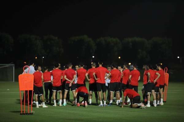 لاعبو الأهلي