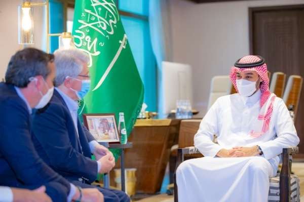 الفيصل مع رئيس أتلتيكو مدريد