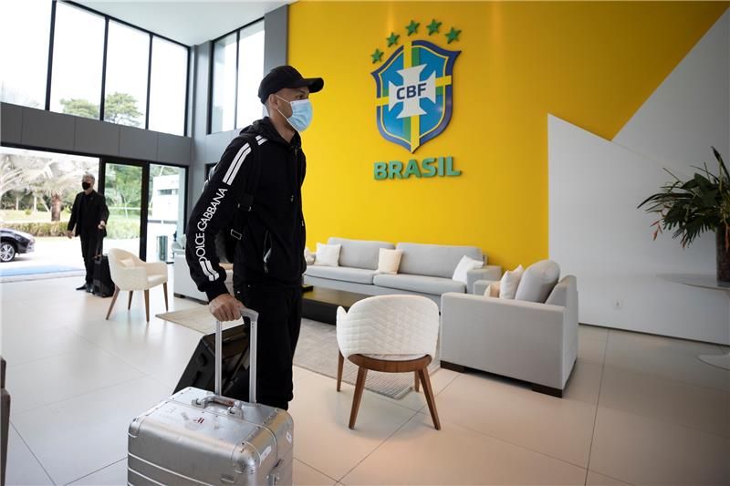 من وصول اللاعبين