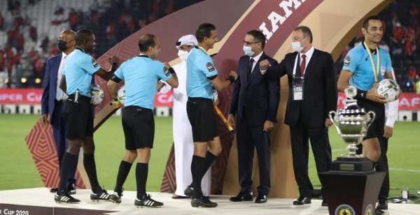 الخطيب على منصة التتويج