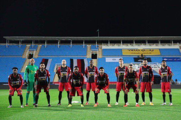 لاعبو الرائد