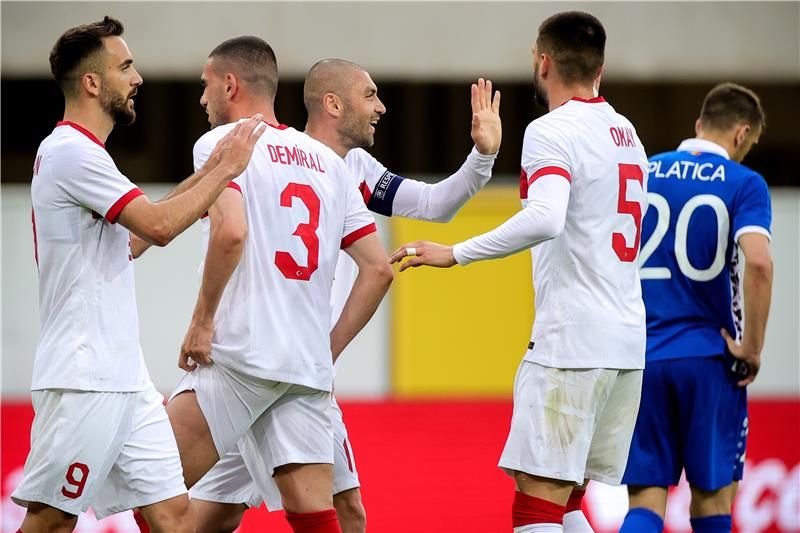 لاعبو منتخب تركيا 