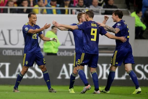 لاعبو منتخب السويد