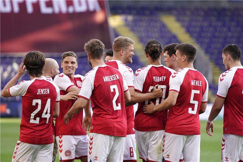 لاعبو الدنمارك 