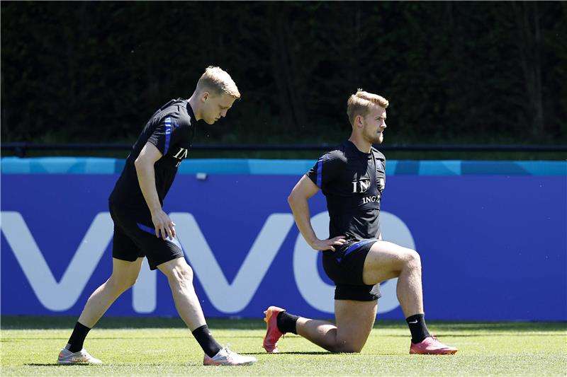 دي ليخت وفان دي بيك