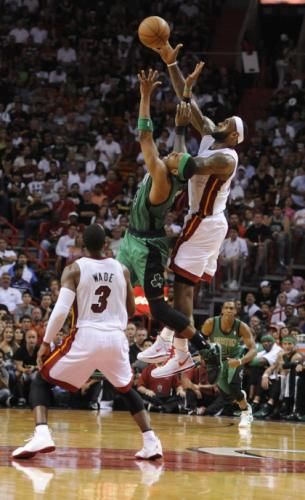 2011-04-102011-04-10t225209z_01_rwx10_rtridsp_3_basketball_reuters