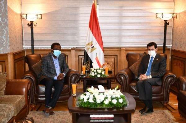 من الاجتماع