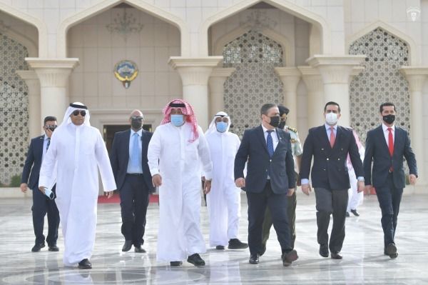الأمير علي يصل الكويت