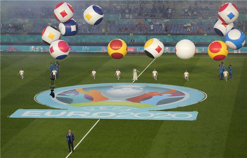 من الافتتاح