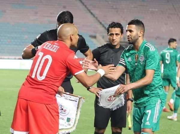 وهبي الخزري في مباراة الجزائر أمس