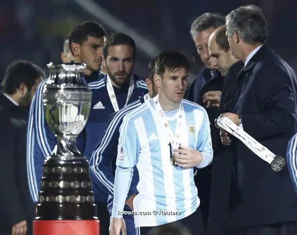 ?i=reuters%2f2015-07-04%2f2015-07-04t232956z_1735760391_tb3eb741t9lg1_rtrmadp_3_soccer-copa-m26_reuters